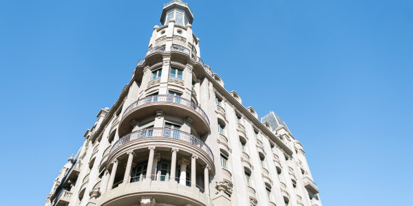 Pintar Fachadas de Empresas / Negocios / Locales Comerciales La Latina · Restauración de Fachadas Antiguas