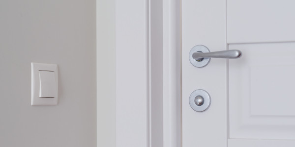 Pintar Fachadas y Patios de Luces de Comunidades Vecinos / Propietarios Las Letras · Pintura para Pintado de Puertas Privadas de Vecinos
