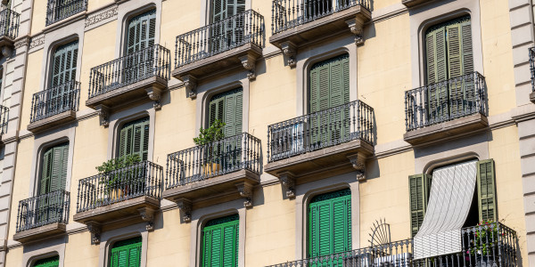 Pintar Fachadas y Patios de Luces de Comunidades Vecinos / Propietarios Las Letras · Reparación y Preparación de Superficies