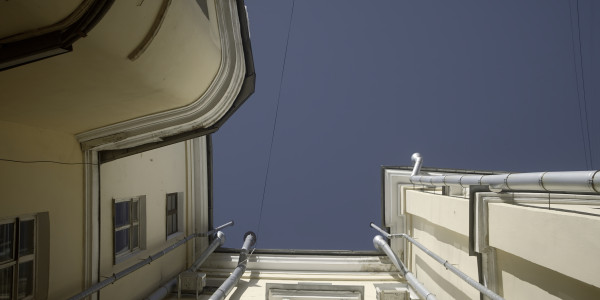 Trabajos Verticales en Fachadas de Edificios / Viviendas Ciudad Lineal · Pintado de Edificios Altos, Patios Interiores de Luces y Estructura Complejas